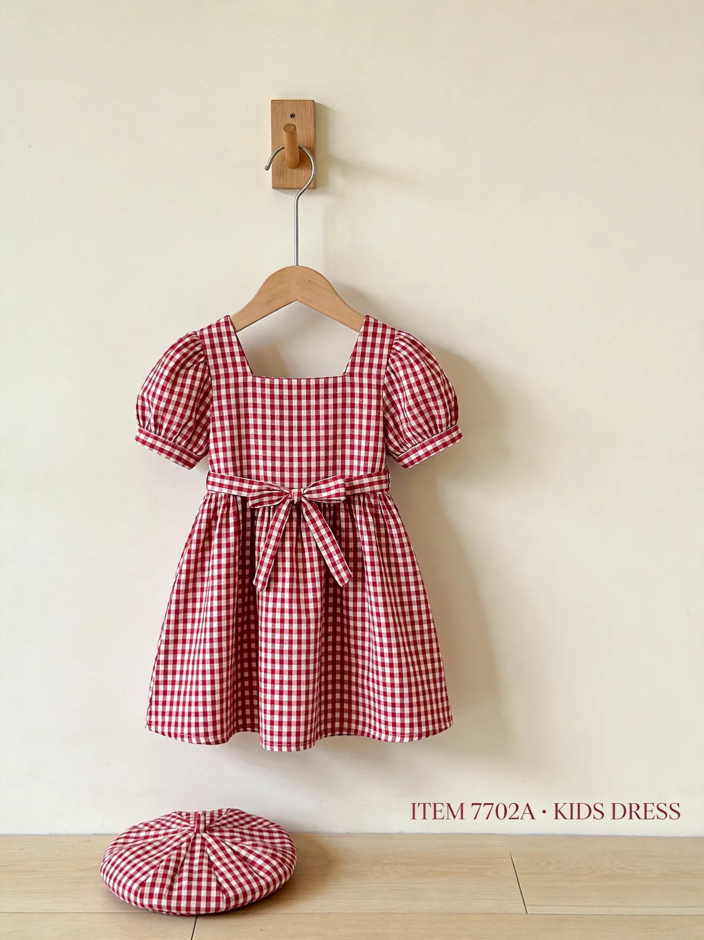 Mid-large check gingham children's dress with puff sleeves