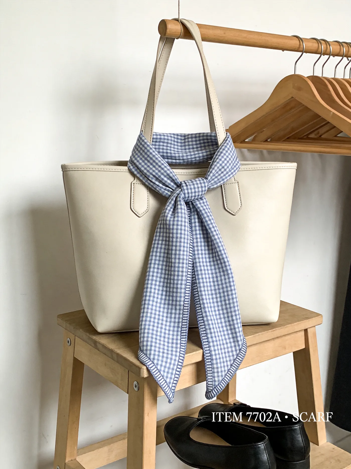 Fine check gingham scarf in blue & white