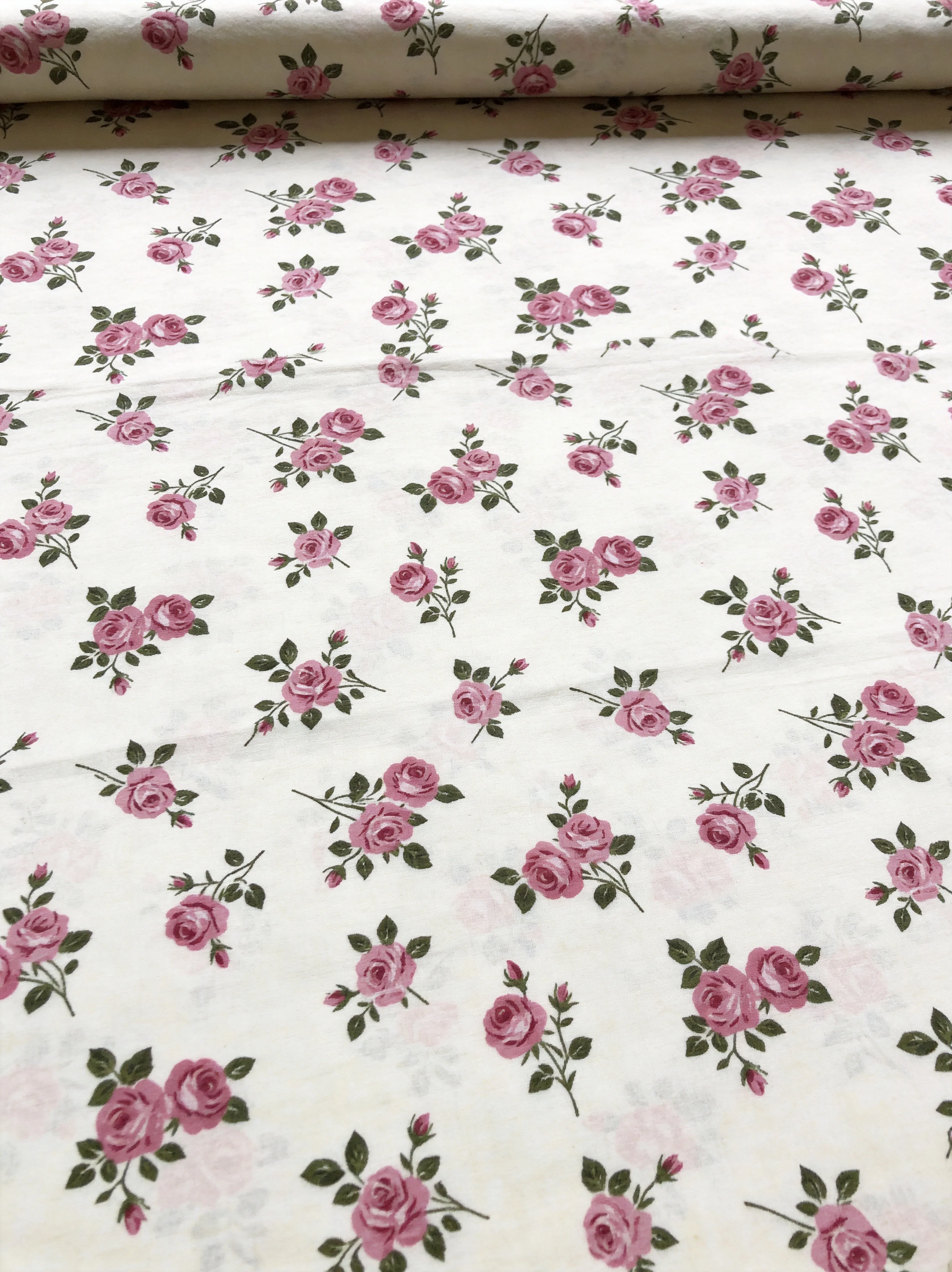 M4011 cotton print fabric close-up, pink rose floral