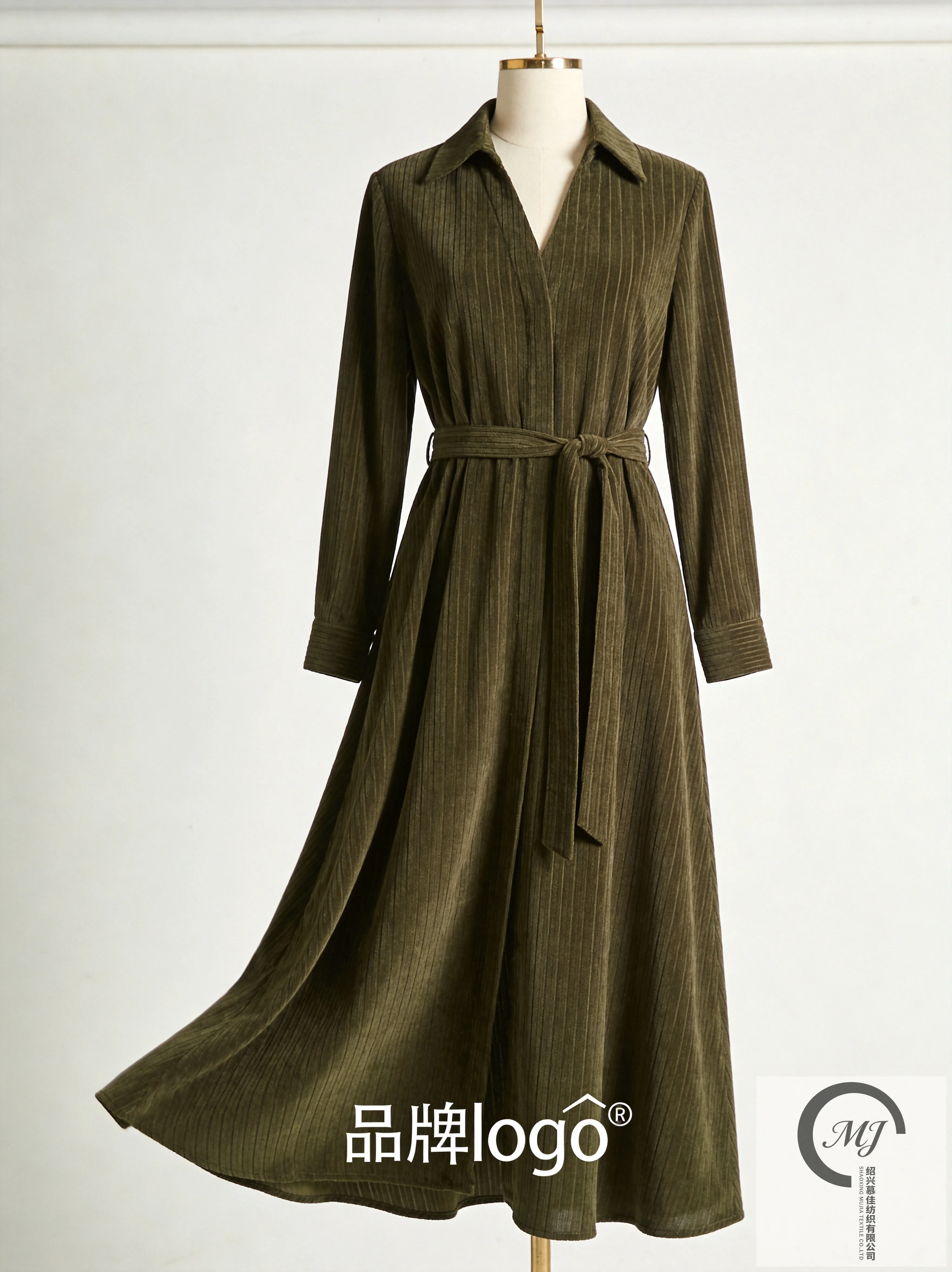 Elegant womenswear in fine wale corduroy