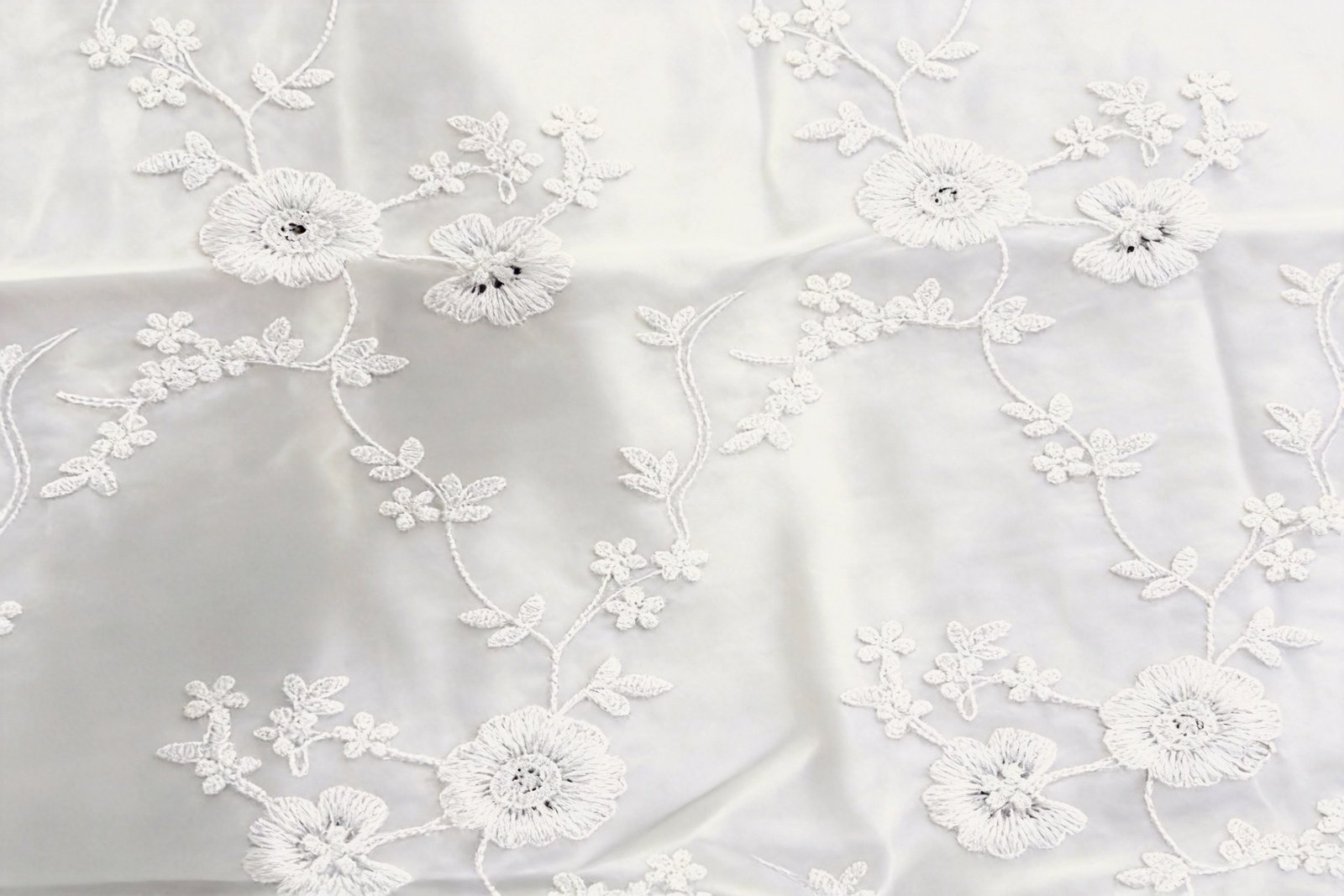 E-09 Trailing Large Bloom eyelet embroidery thumbnail