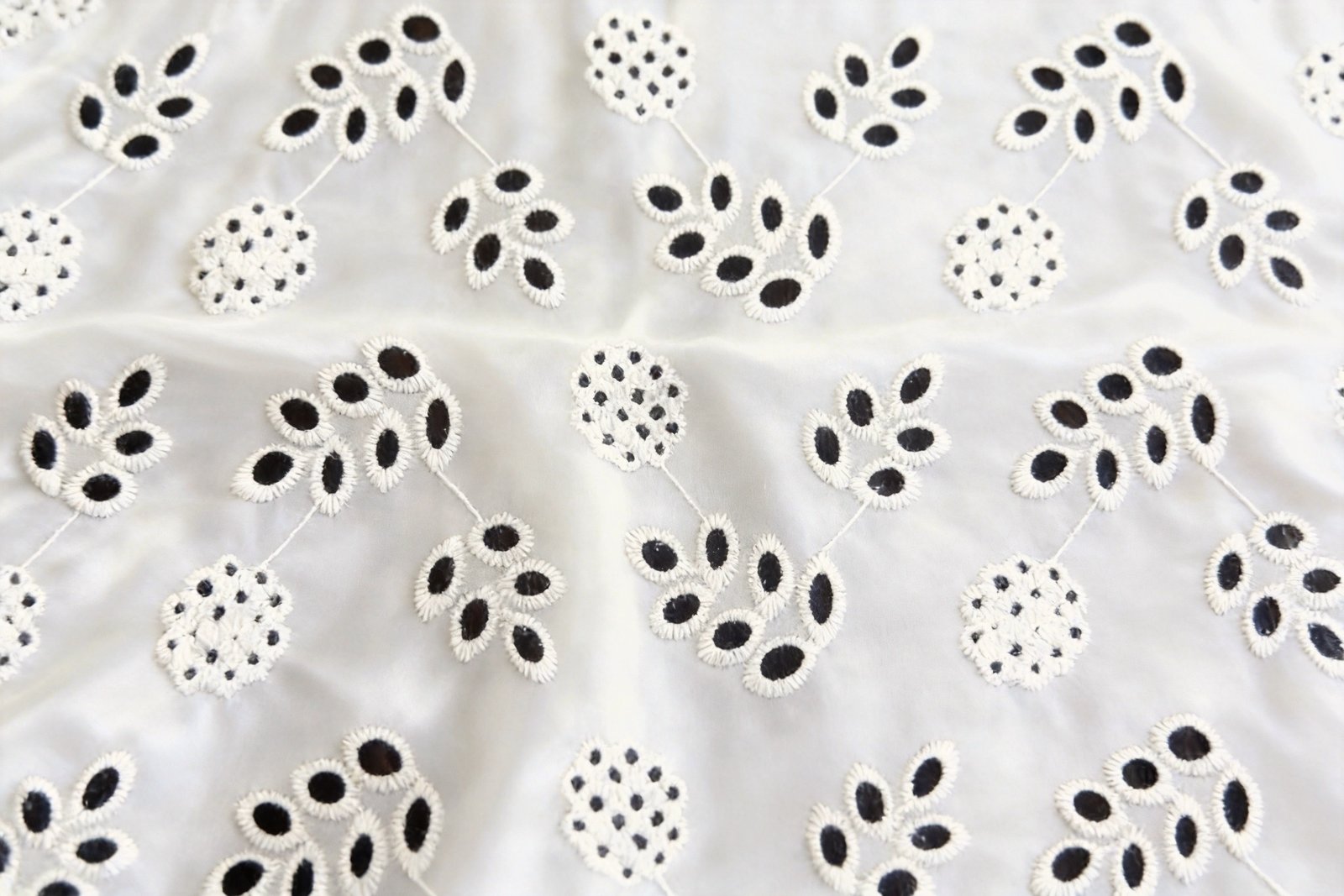 E-10 Dot Posy eyelet embroidery thumbnail