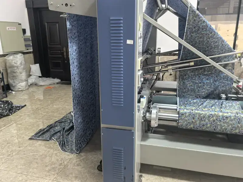 Automated fabric folding machine