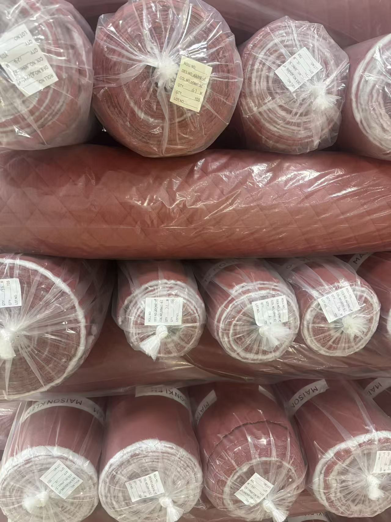Q-07 wine red diamond quilted fabric rolls in stock